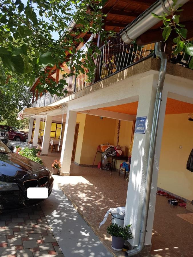 Apartmani Corleone Bilice Exteriör bild