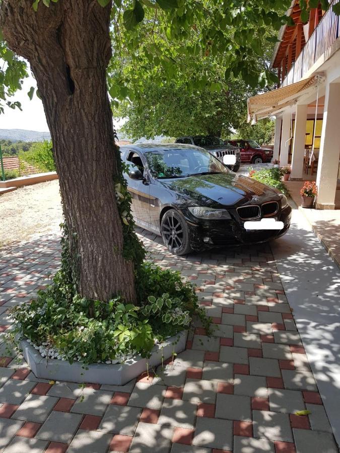Apartmani Corleone Bilice Exteriör bild