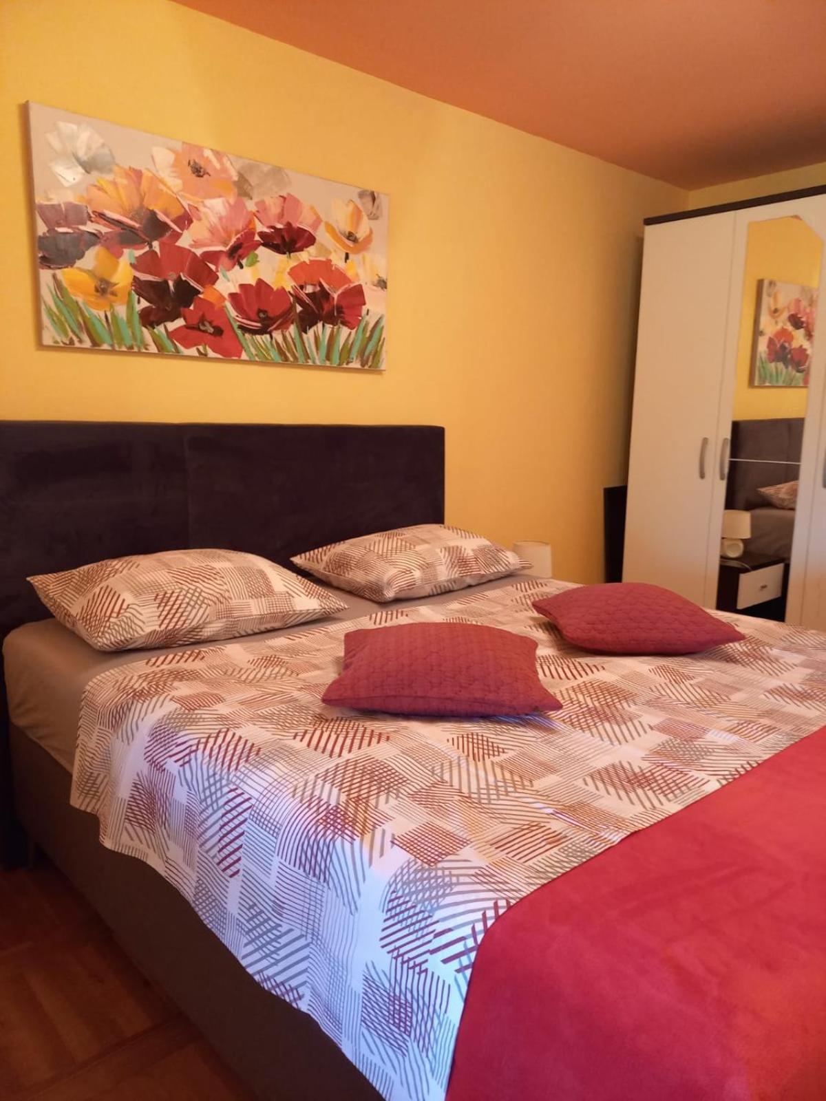 Apartmani Corleone Bilice Exteriör bild