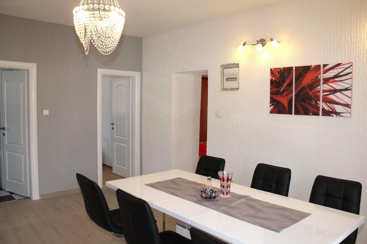 Apartmani Corleone Bilice Exteriör bild