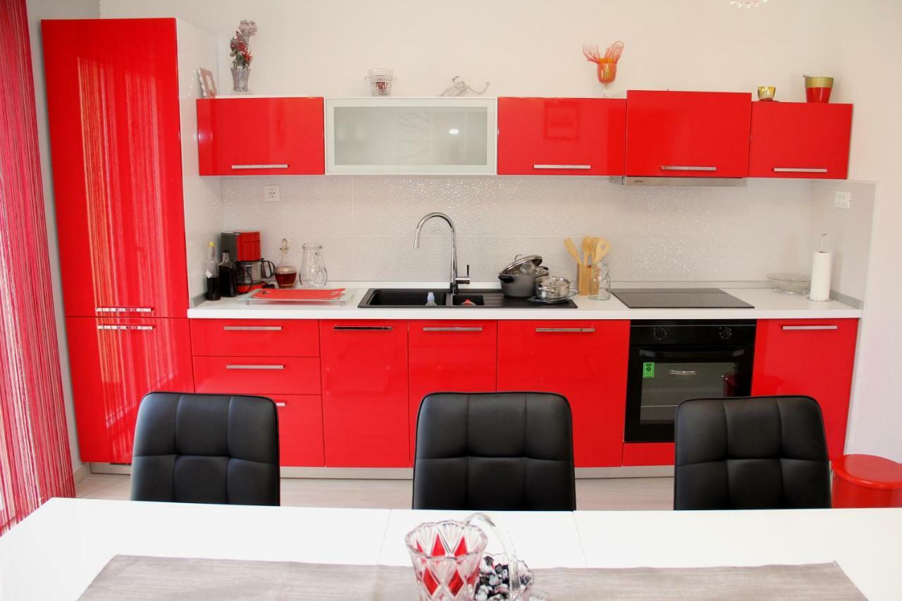 Apartmani Corleone Bilice Exteriör bild
