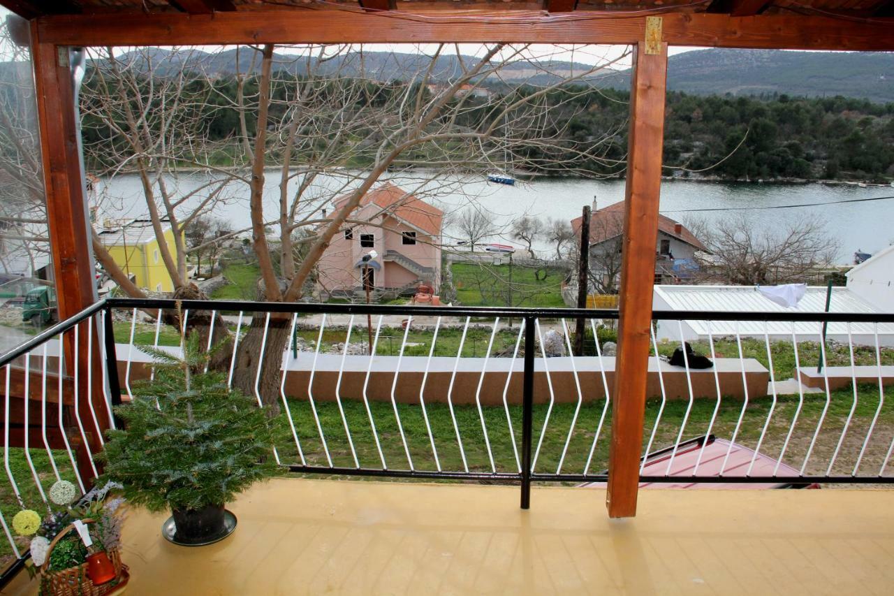 Apartmani Corleone Bilice Exteriör bild
