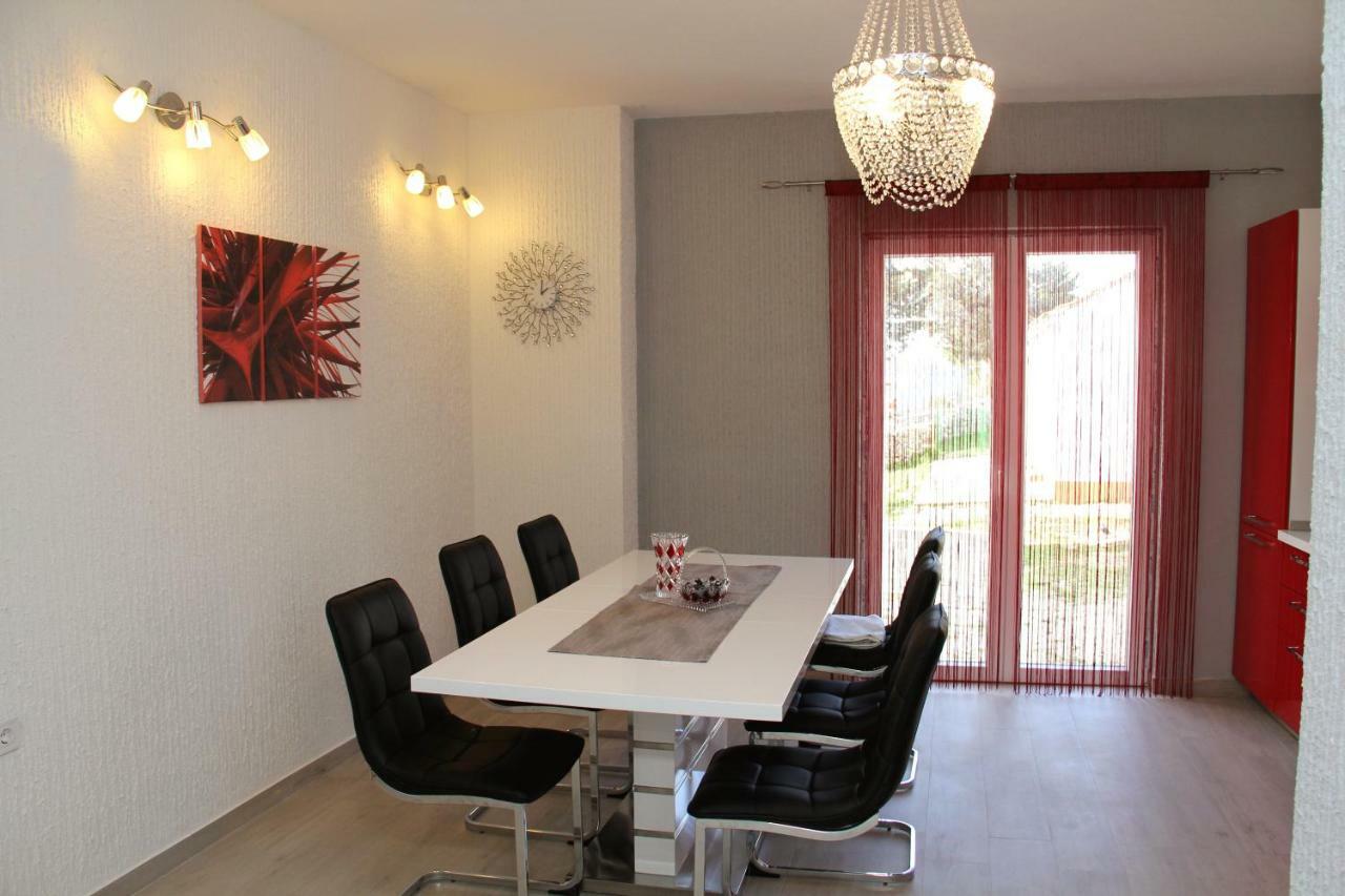 Apartmani Corleone Bilice Exteriör bild