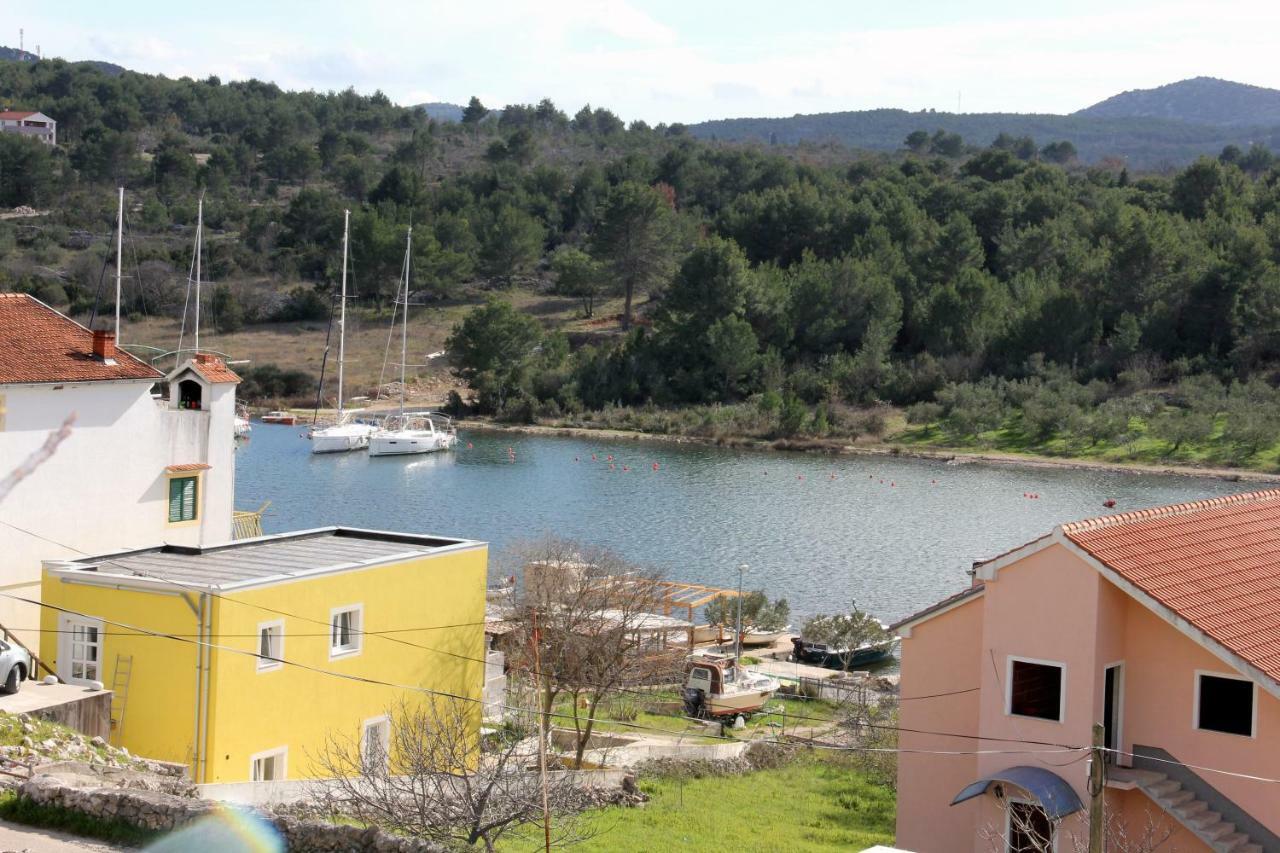 Apartmani Corleone Bilice Exteriör bild