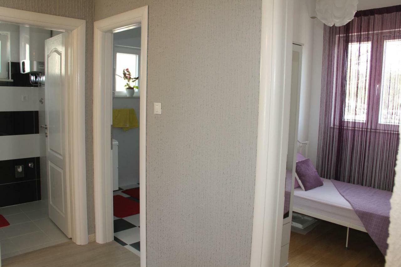 Apartmani Corleone Bilice Exteriör bild