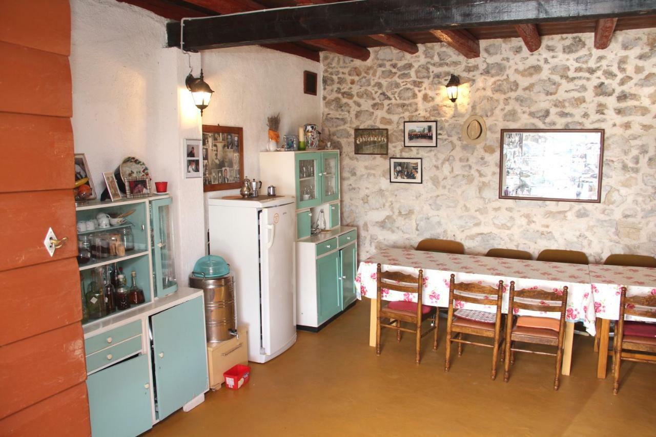 Apartmani Corleone Bilice Exteriör bild