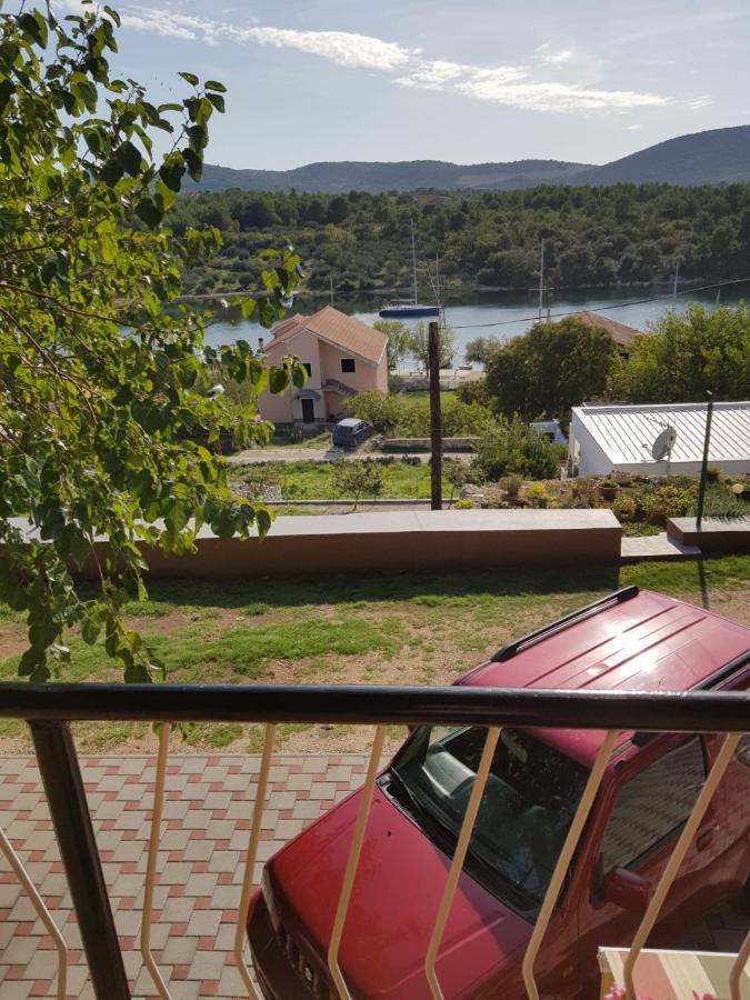 Apartmani Corleone Bilice Exteriör bild